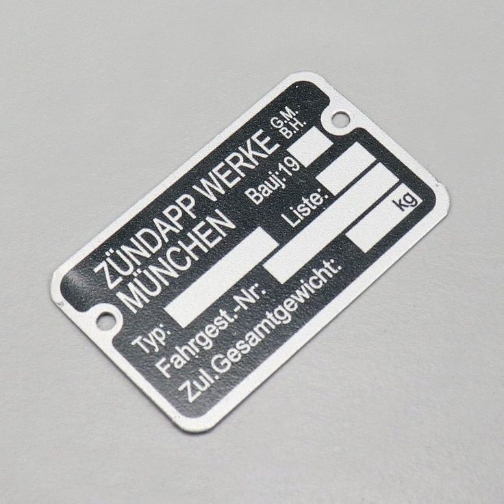 Plaque nominative en aluminium noir gravée au laser – Sultan Laser Sfax Tunisie