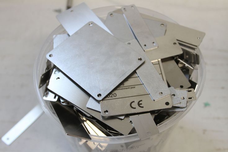 Plaque constructeur gravée avec numéro de série – Sultan Laser Sfax Tunisie