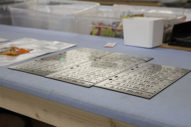 Plaque constructeur gravée avec numéro de série – Sultan Laser Sfax Tunisie