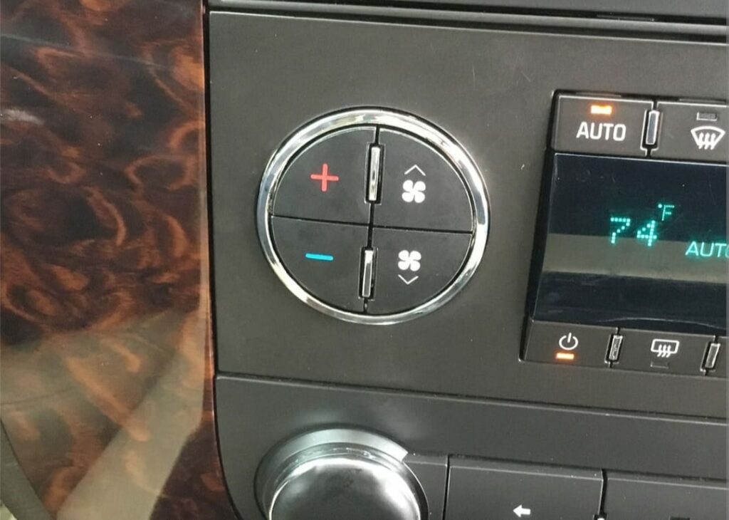 Boutons de vitre électrique restaurés avec marquage laser et impression durable